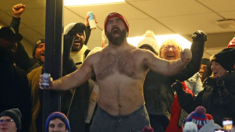 ¿Cuál frío? Jason Kelce y su viral celebración tras el TD de Travis ante los Bills