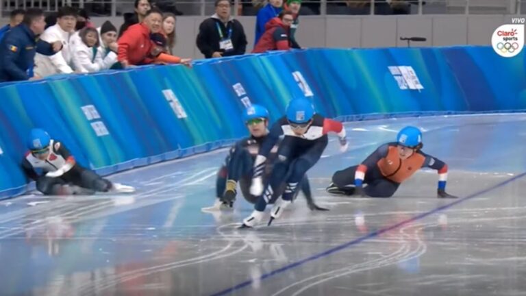 Costosa caída deja fuera a tres favoritos en la semifinal del patinaje de velocidad de salida masiva en Gangwon 2024