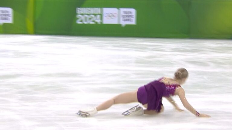 El patinaje artístico femenil sufre diversas caídas durante el programa corto de Gangwon 2024