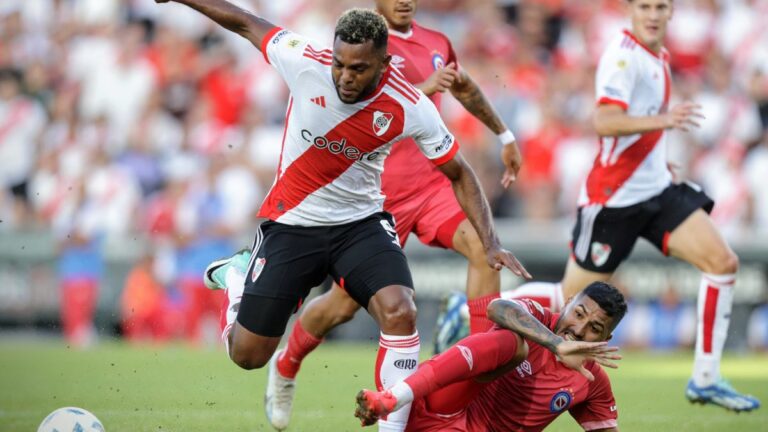 River no lo pudo aguantar y Argentinos se lo empató sobre hora