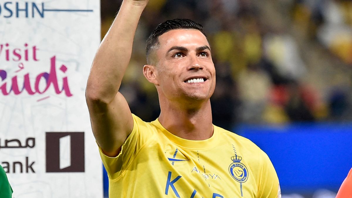 Cristiano Ronaldo Wins Maradona Award for Best Goalscorer 2023 | Globe Soccer Awards Ceremony January 19