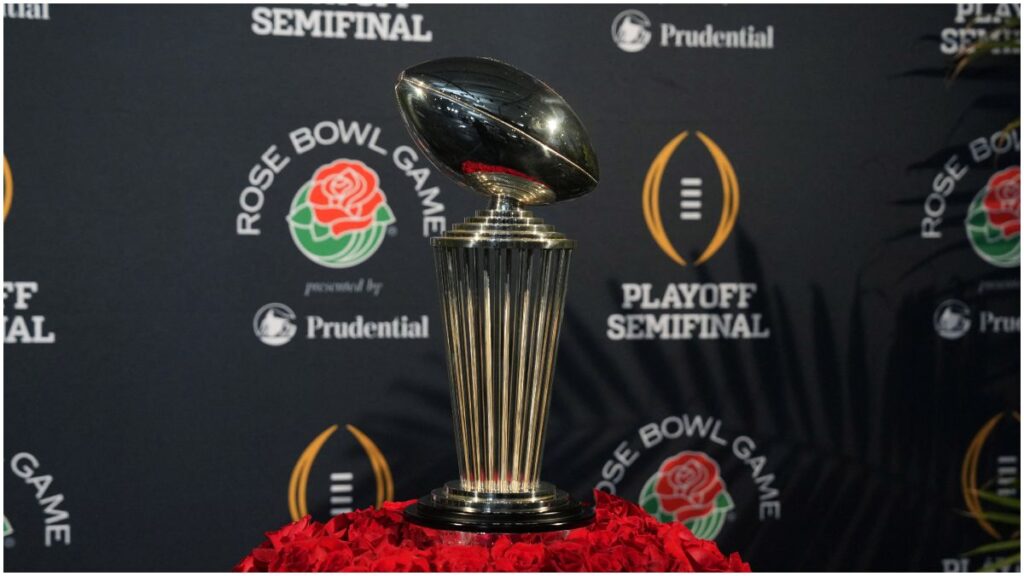 El trofeo para el Rose Bowl de la NCAA | Reuters; Lee-USA TODAY Sports
