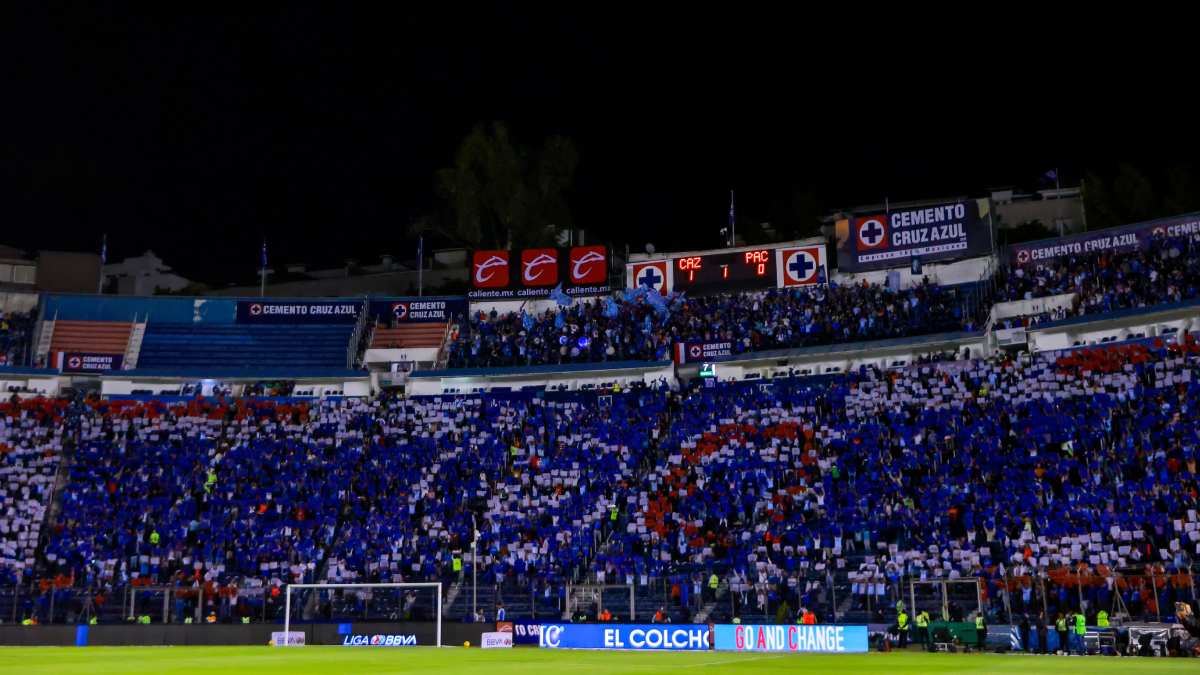 Aficionados De Cruz Azul Y Pachuca Protagonizan Conato De Bronca En El