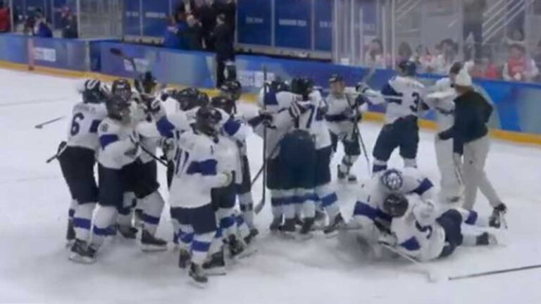 En duelo no apto para cardiacos, Finlandia se hace del bronce en shootouts ante Canadá en el hockey varonil