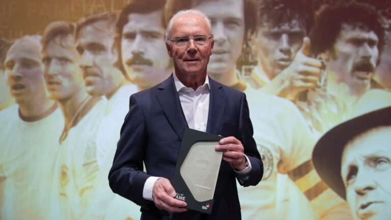 Franz Beckenbauer podría tener un homenaje en el Allianz Arena