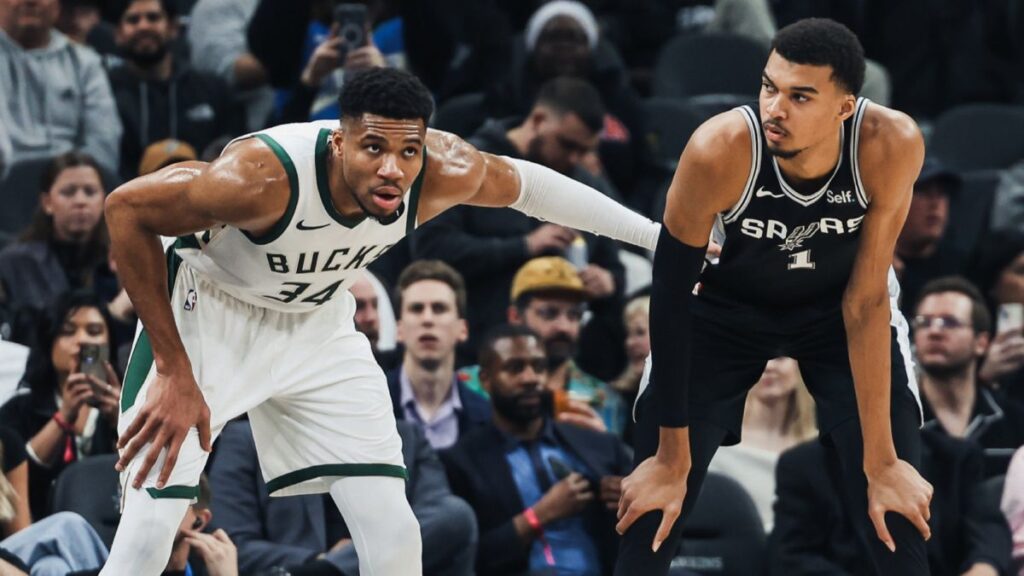 Giannis y Wemby se dan un agarrón | @Bucks