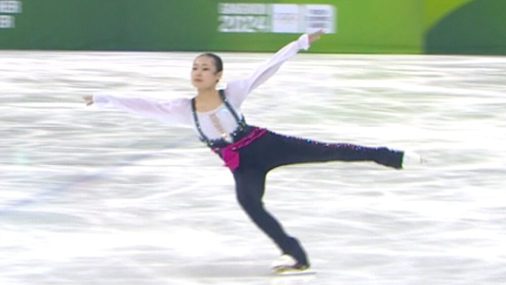 Japón colocó a sus dos patinadoras, Mao Shimada y Yo Takagi en las primeras dos posiciones del programa corto del patinaje artístico femenil.