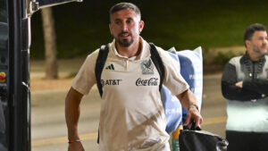 Héctor Herrera llega a la Ciudad de México para reportar con Toluca