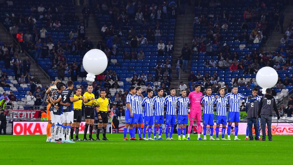 Monterrey y Querétaro dedican un minuto de silencio a aficionada fallecida