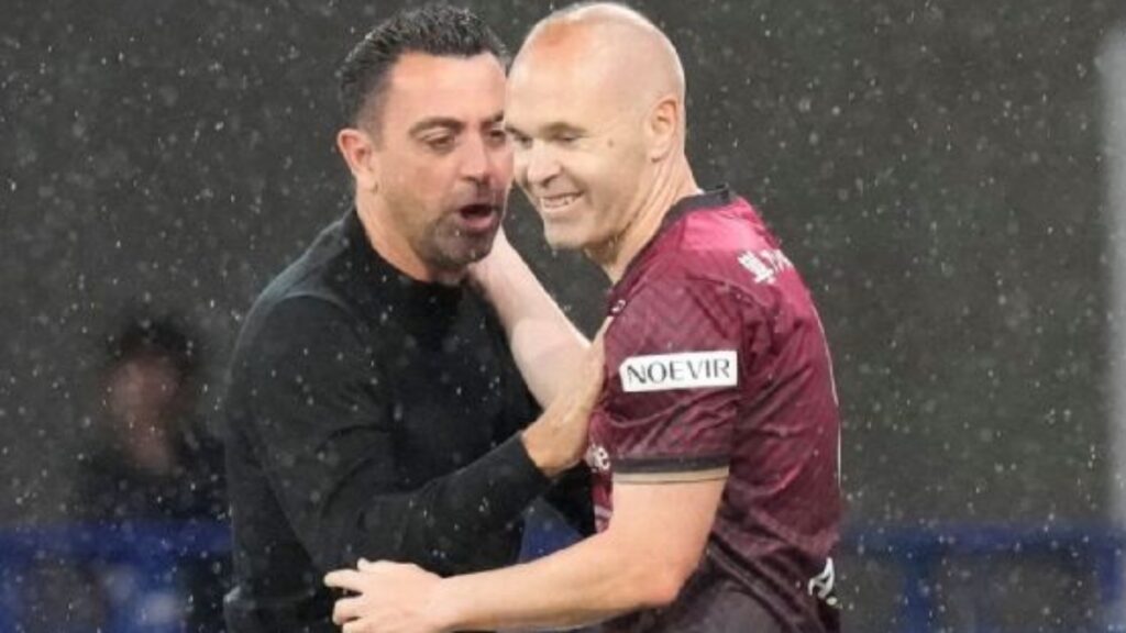 Andrés Iniesta junto a Xavi Hernández