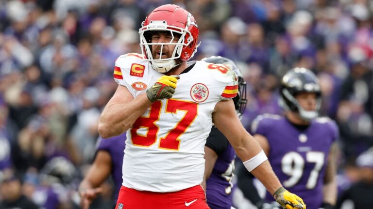 ¡Leyenda en la NFL! Travis Kelce supera a Jerry Rice como el jugador con más recepciones en la historia de los Playoffs