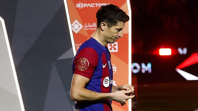 Lewandowski ofrece disculpas a la afición del Barcelona tras la desastrosa final de la Supercopa de España