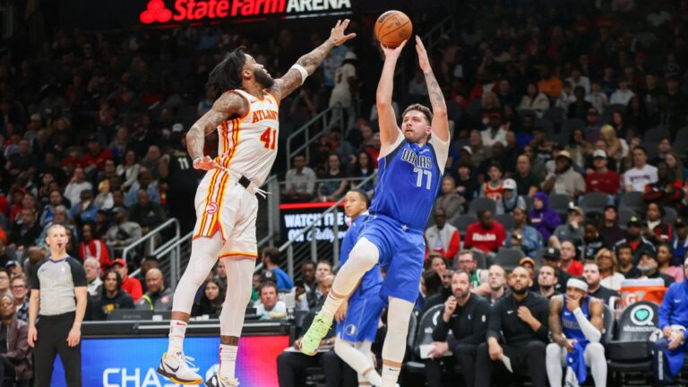 Luka Doncic tiene su mejor noche en la NBA y rompe su marca personal al meterle 73 puntos a los Atlanta Hawks