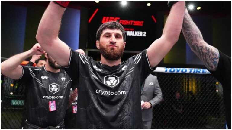 Magomed Ankalaev exige una pelea por el título tras dormir con un derechazo a Johnny Walker