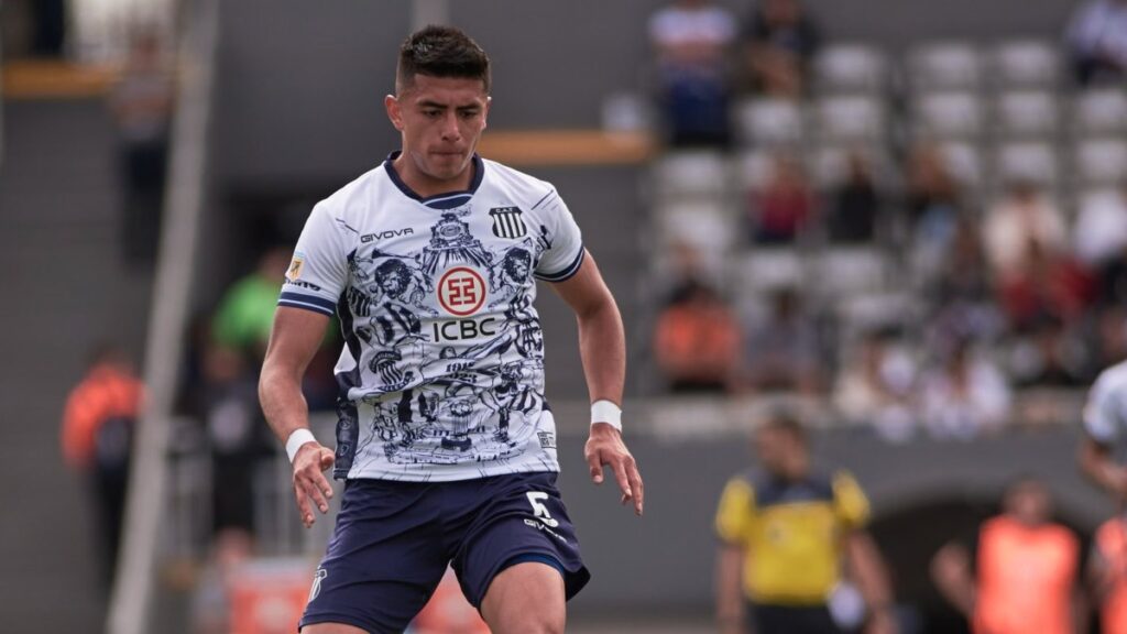 Kevin Mantilla, en un partido con Talleres. - @KevinMantillac.