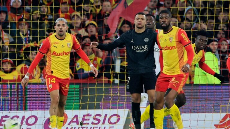 Mbappé sella la victoria ante Lens y PSG sigue tranquilo en la cima de la Ligue 1