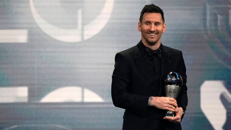 Lionel Messi recibe el premio The Best como el mejor futbolista de 2023