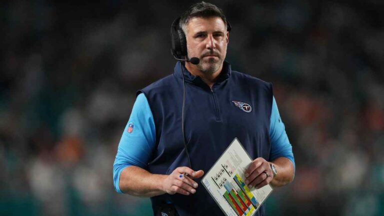 Los Titans despiden al coach Mike Vrabel