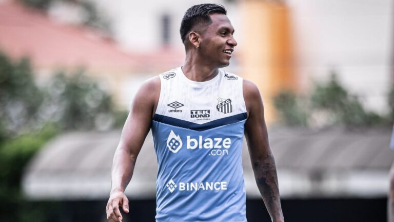Alfredo Morelos acepta drástica reducción salarial para asegurar su continuidad en Santos FC