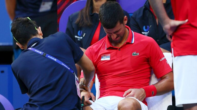 ¡Se encienden las alarmas! Djokovic preocupa previo al Abierto de Australia: “Mientras más juego, más me duele”