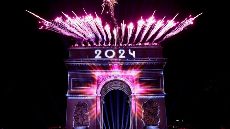 París celebra por todo lo alto el 2024 con la mira en Juegos Olímpicos