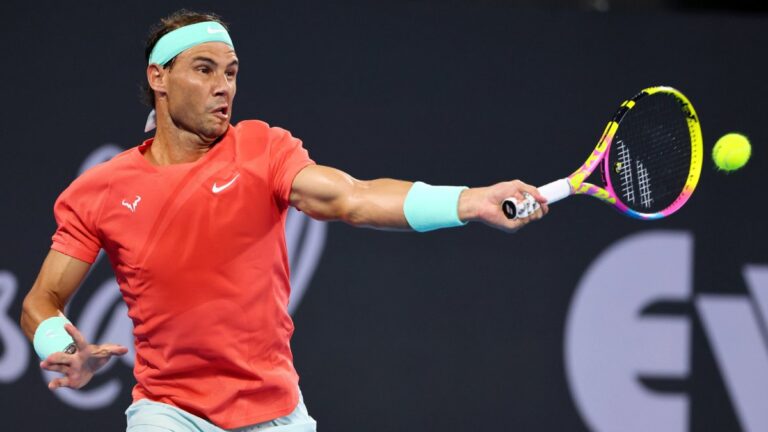 Nadal se mete en cuartos de final de Brisbane en su vuelta a la competición