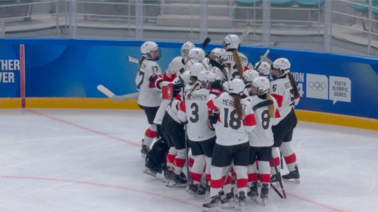 Suiza vence a Francia en la jornada inaugural del hockey sobre hielo femenil de Gangwon 2024