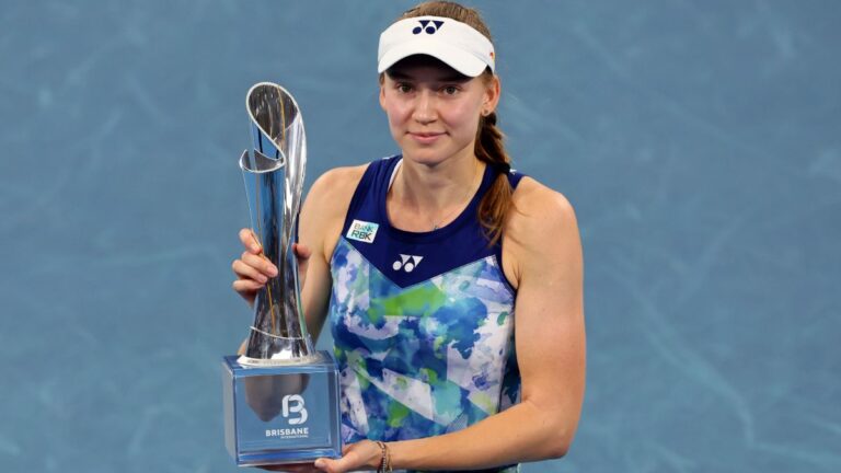 Rybakina domina a Sabalenka en la final de Brisbane y conquista el sexto título de su carrera