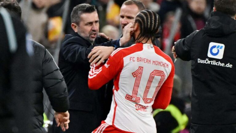 El entrenador del Union Berlín enloquece y termina expulsado por agarrar el rostro de Sané