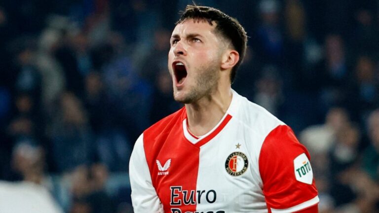 ¿Por qué Santi Giménez no jugará con el Feyenoord ante el Sparta Rotterdam?