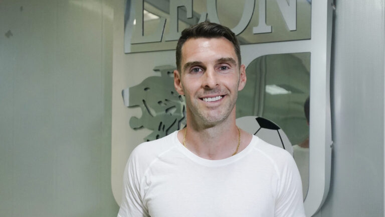 ¡Invitado de lujo! Mauro Boselli, presente en el Nou Camp para debut de León en el Clausura 2024