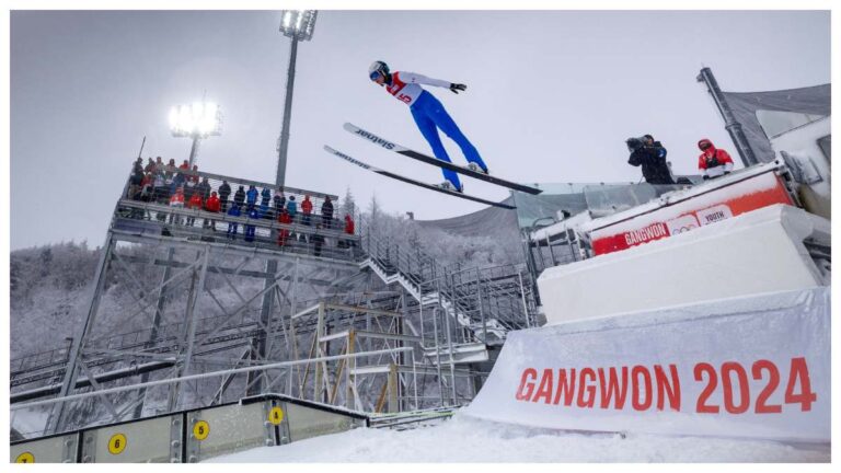 Eslovenia se lleva el oro en el salto de esquí de equipos mixtos en Gangwon 2024