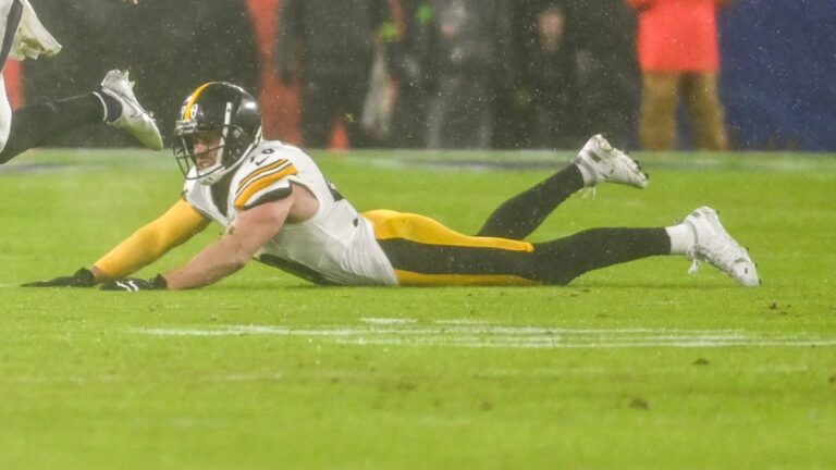 T.J. Watt cae lesionado ante Ravens y enciende las alarmas en los Pittsburgh Steelers