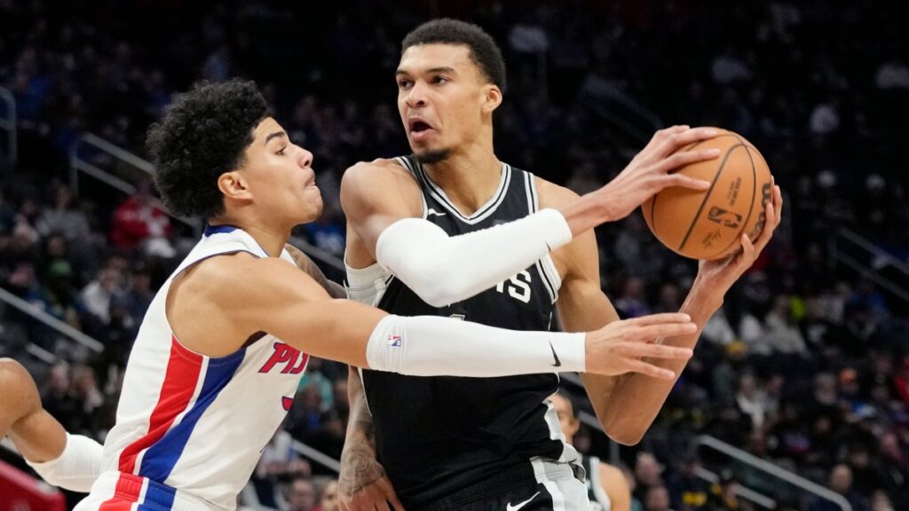 Wembanyama logra su 1er triple doble en la NBA; Spurs arrollan a Pistons