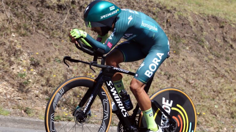 Daniel Felipe Martínez sueña con el doblete Giro-Tour tras conquistar la CRI de los Campeonatos Nacionales