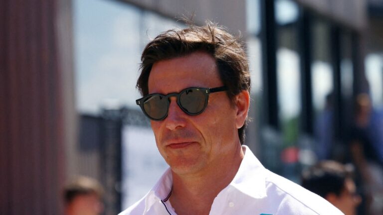 Toto Wolff renueva con Mercedes: “Me quedo para vencer a Red Bull”