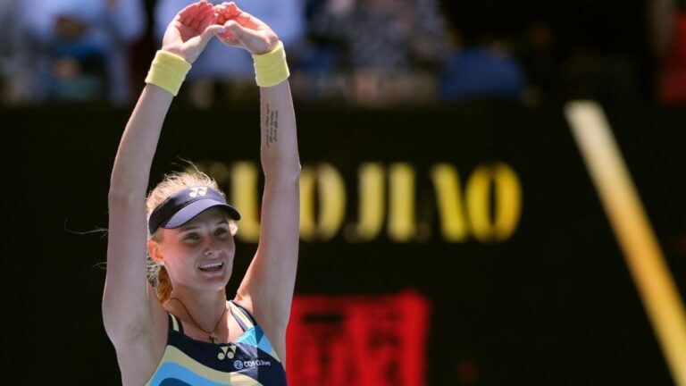 Noskova y Yastremska, avanzan a cuartos de final del Australian Open con triunfos contrastantes