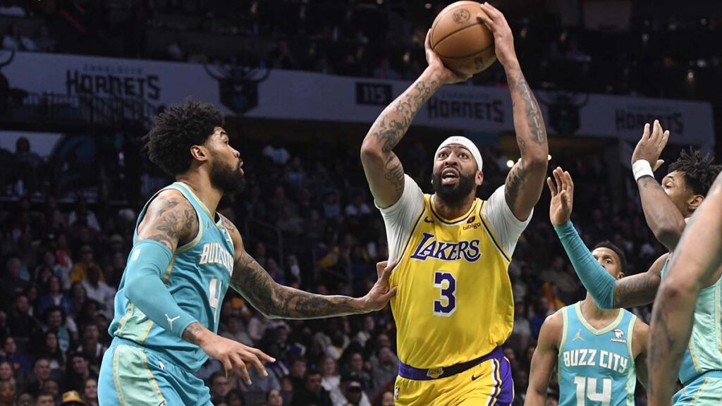 Anthony Davis lidera a los Lakers | Reuters