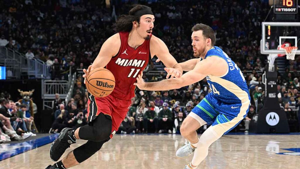 Jaime Jaquez y el Heat vencen a los Bucks | Reuters