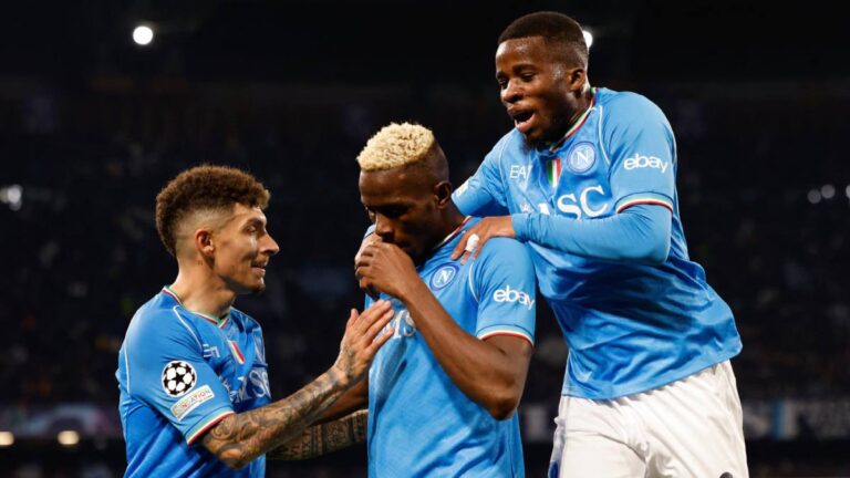 Napoli y Barcelona dejan todo para la vuelta; Victor Osimhen rescata el empate sobre el final
