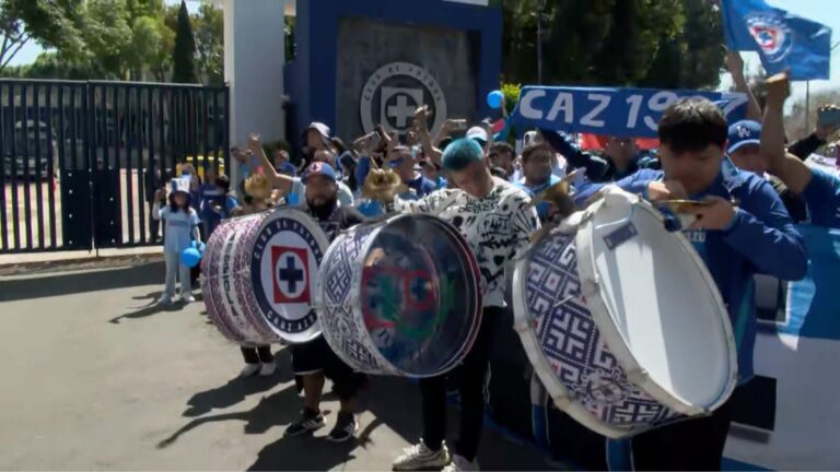 Afición de Cruz Azul se congrega en La Noria previo al Clásico Joven ante el América