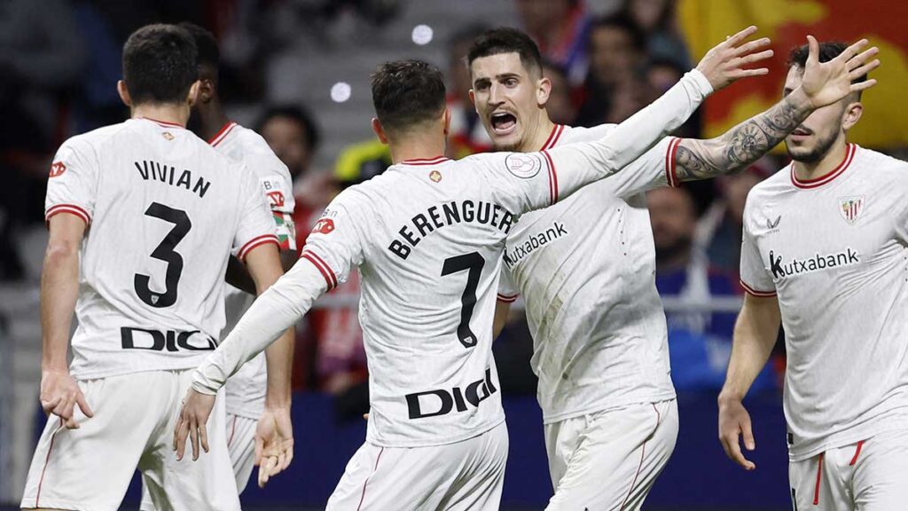Alex Berenguer celebra el gol de Athletic. Reuters