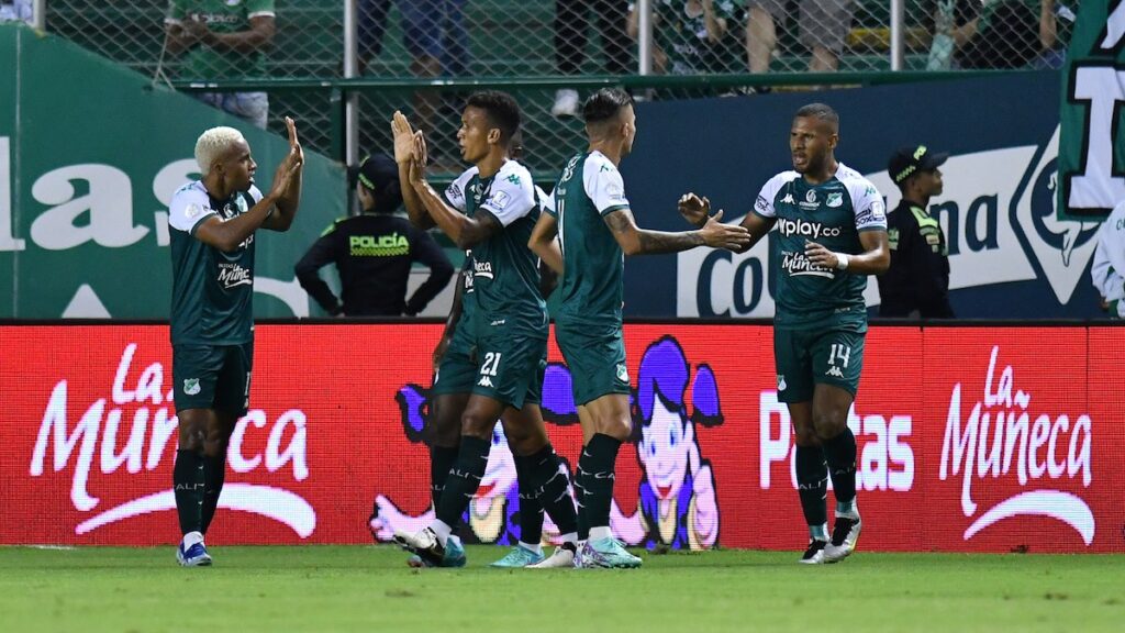 Jugadores del Deportivo Cali celebran un gol. - Vizzor Image.