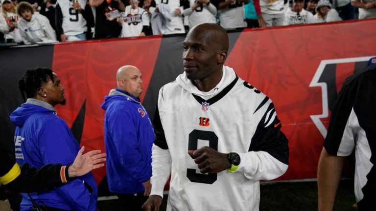 Chad Ochocinco amenaza con el divorcio si los Chiefs no ganan el Super Bowl