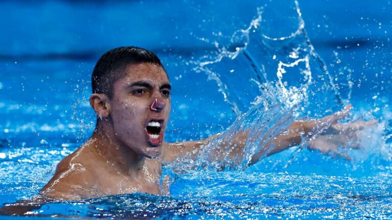 Diego Villalobos, quinto lugar mundial en el solo técnico de la natación artística de Doha 2024