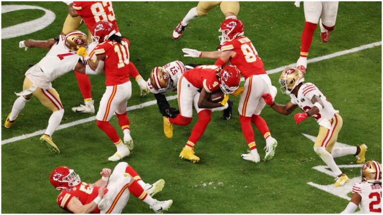 Dre Greenlaw, jugador de los 49ers, sufre una impactante lesión sin contacto durante el Super Bowl