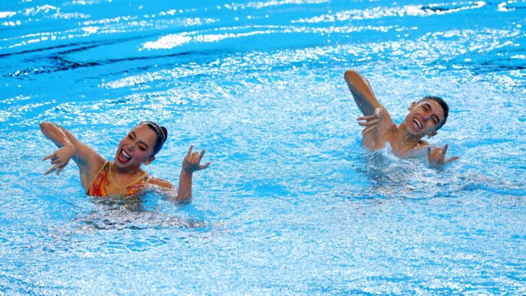 Miranda Barrera y Diego Villalobos avanzan a la final de dueto mixto técnico en la natación artística de Doha 2024