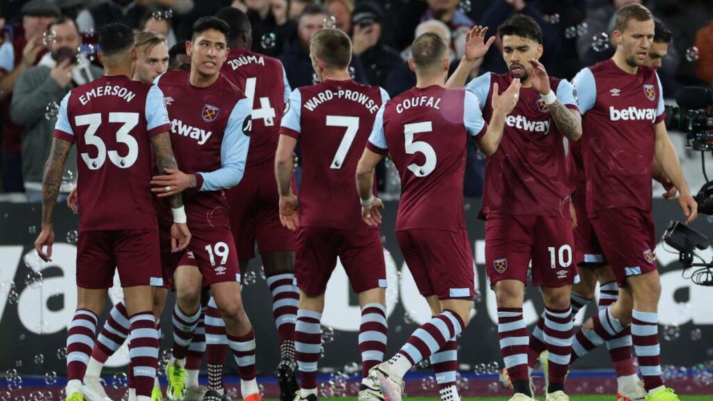 Un hat-trick de Jarrod Bowen le da el triunfo al West Ham de Edson Álvarez sobre el Brentford en el cierre de la fecha 26 de la Premier League.