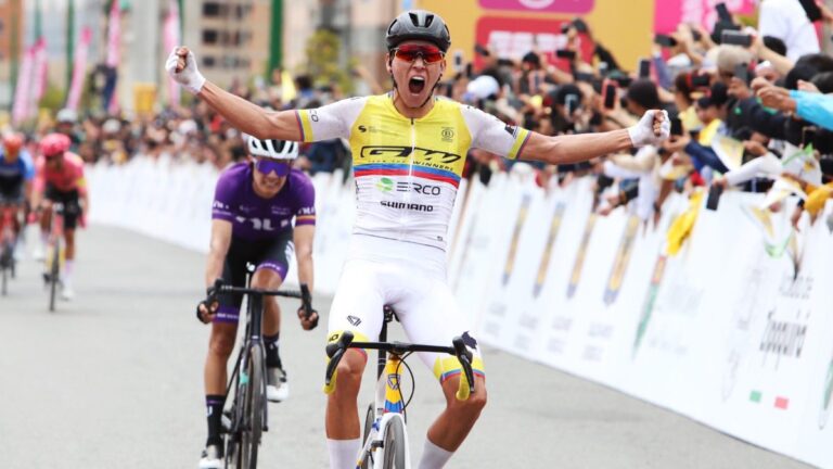 Alejandro Osorio gana en Tunja y deja a los ciclistas del World Tour viendo un chispero