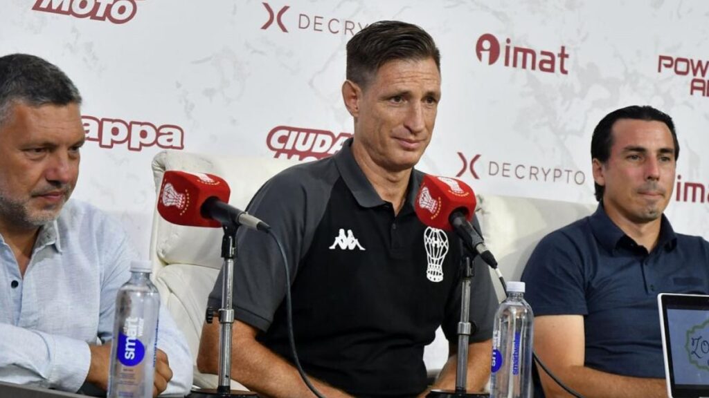 Facundo Sava, en la mira por los resultados de Huracán